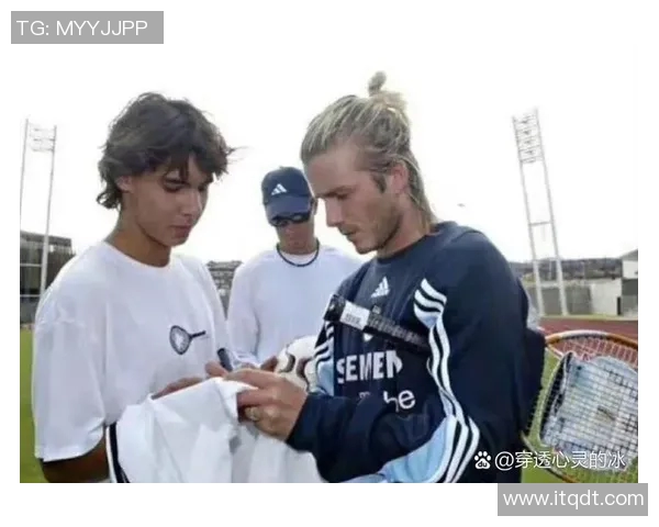 足球明星下大巴精彩瞬间视频回顾引发球迷热议与期待